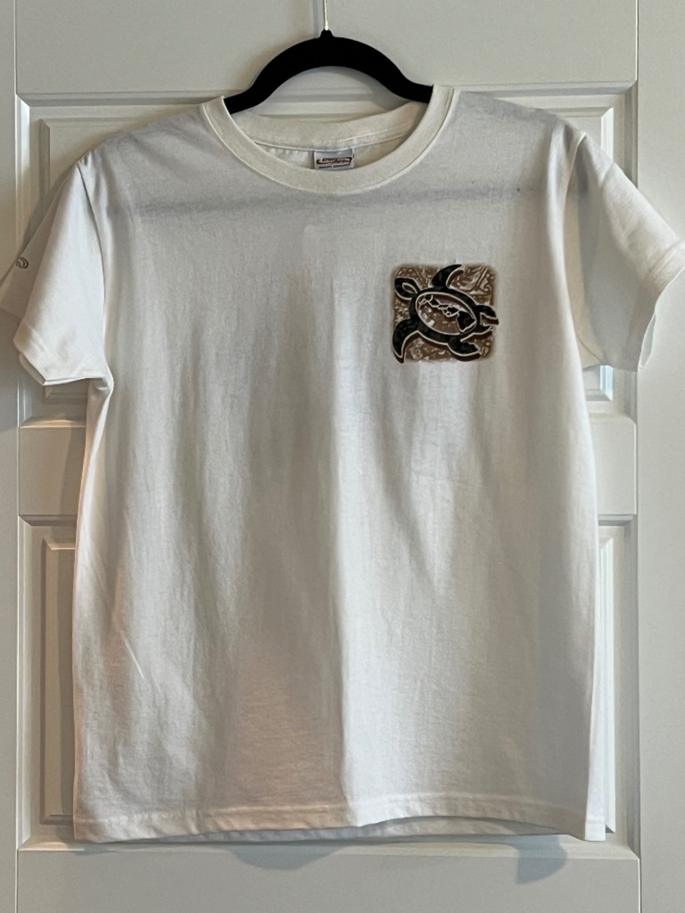 Crazy Shirts White Women's Stylized Hawaiian Sea Turtle Graphic T-Shirt Size S